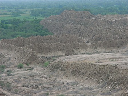 Tucume2.JPG (53395 bytes)