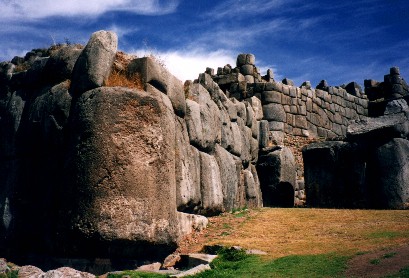 saqsaywaman.JPG (46757 bytes)